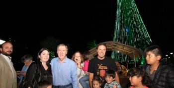 Ya brilla en Córdoba el árbol de Navidad más grande de Argentina