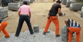 OBRA DE PAVIMENTACIÓN EN LOS BARRIOS SOLARES DE LAS ENSENADAS Y CARLOS PAZ SIERRAS