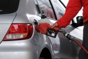 Desde esta medianoche aumentan 10% los combustibles en todo el país