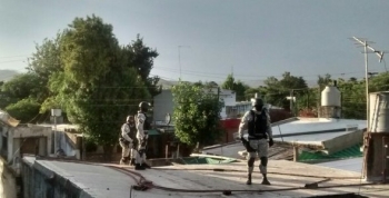 VILLA ALLENDE: VENDÍAN DROGAS EN UN BALDÍO, INTENTARON ESCAPAR Y QUEDARON DETENIDOS