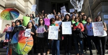 Marchas para pedir la libertad de la joven presa por un aborto espontáneo