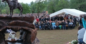 En Cura Brochero, más de 30 mil personas siguieron la canonizacion del primer Santo argentino