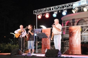 FESTIVAL CARLOS PAZ CANTA Y BAILA