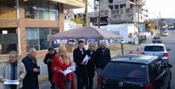 Abogados instalaron carpa por nuevo edificio de Tribunales en Carlos Paz
