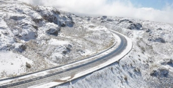 Continúan los cortes de rutas por agua, hielo y nieve en la calzada