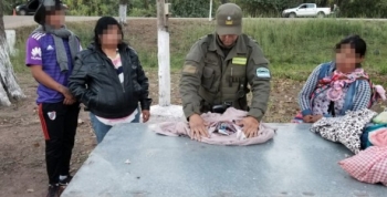 Detenidos en Salta: llevaban más de un millón de pesos ocultos entre las ropas de sus hijos