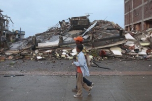 Un fuerte sismo se registró en la costa de Ecuador y hay 28 víctimas fatales