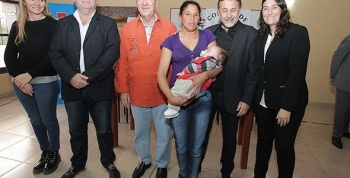 Vida Digna: Schiaretti entregó asistencias económicas en Punilla