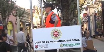 Instalan garitas para vigilancia policial en la peatonal de Córdoba capital