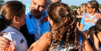 Un hito deportivo para Laboulaye: Llaryora inauguró una cancha de hockey olímpica
