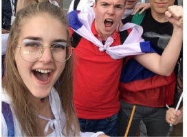 Katerina (Kitika) , la joven rusa humillada por el hincha argentino respondió y tiró buena onda 