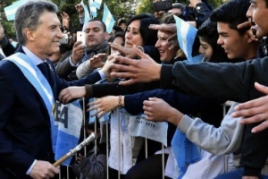 Guerra de encuestas sobre la gestión Macri