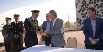 La Policía de Córdoba incorpora los primeros 3.000 celulares duales y más camionetas