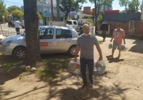 La municipalidad de Villa Carlos Paz está entregando módulos alimentarios en toda la ciudad