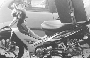 Robaron una moto de trabajo a un joven en Villa Domínguez