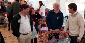 Angulo recorrió la feria de productos que elaboran internos penitenciarios