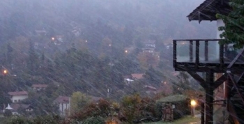 En un día muy frío, nevó en La Cumbrecita