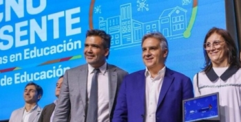 Llaryora entregó 3.053 netbooks a 118 instituciones
