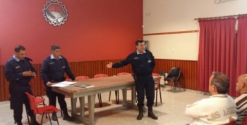 VECINOS DE ALTA GRACIA SE REUNIERON CON AUTORIDADES POLICIALES Y MUNICIPALES