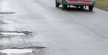Cansado de romper el auto, denunció a Caminos de las Sierras