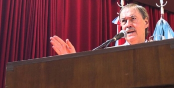 Schiaretti viaja para presentar proyectos de siete acueductos