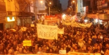 En Córdoba una multitud marchó en protesta por los tarifazos