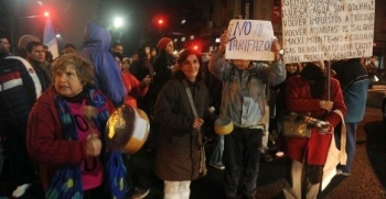 Cacerolazos en distintos puntos del país por el tarifazo