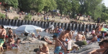 .CARLOS PAZ VIVE EL MEJOR FIN DE SEMANA DE LA TEMPORADA 