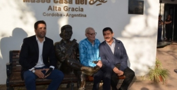Homenaje a un amigo de la infancia del Che Guevara en Alta Gracia