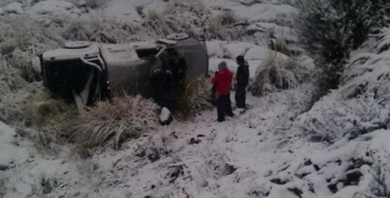 Una camioneta volcó en el camino de las Altas Cumbres